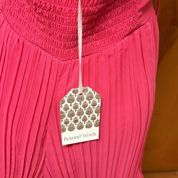 Beyond words pink pleated romper size medium - Picture 3 of 4